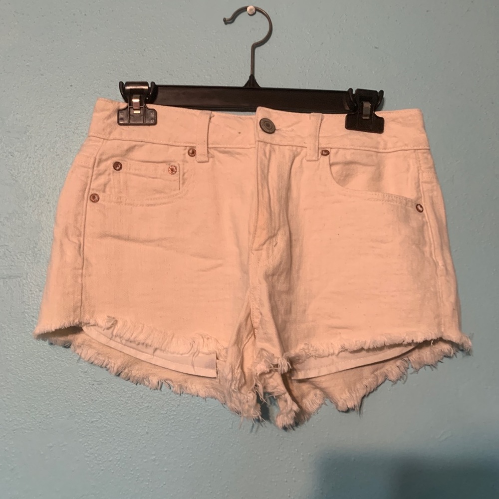 White American Eagle shorts